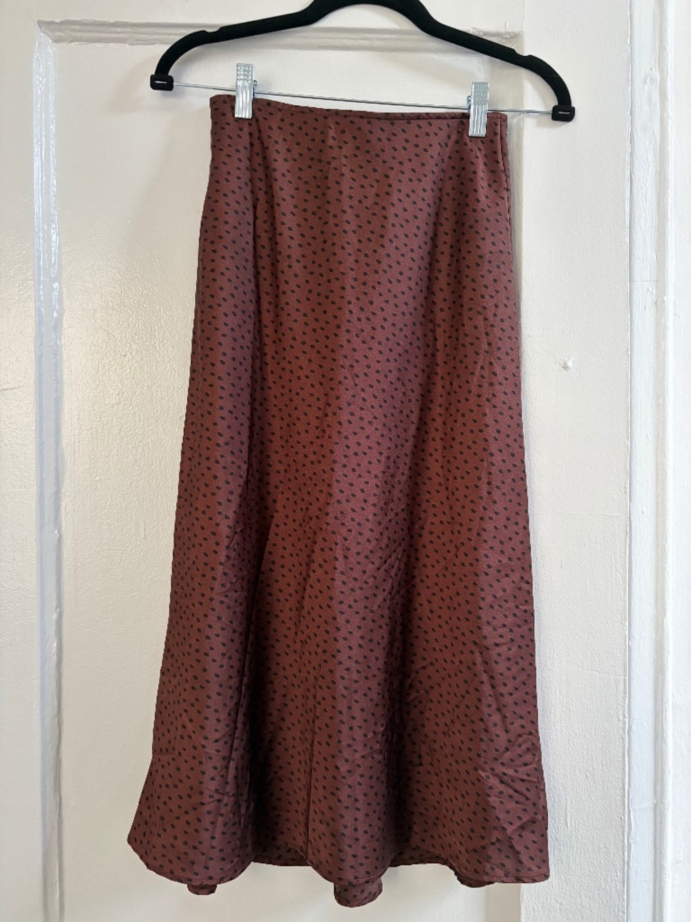Flowy, satin-like brown skirt with black dots